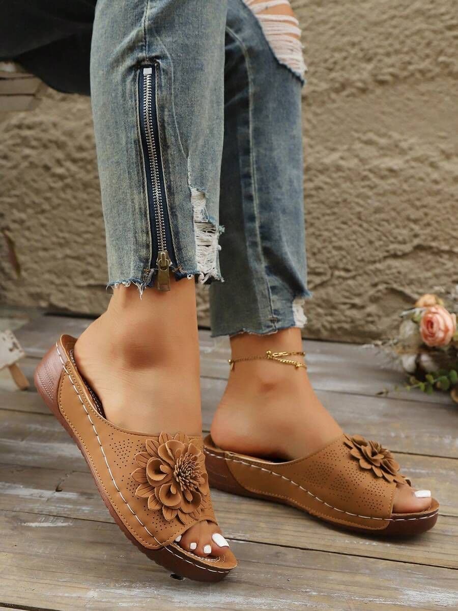 Damesslippers met dikke bodem en open teen met bloemen 40/ 41